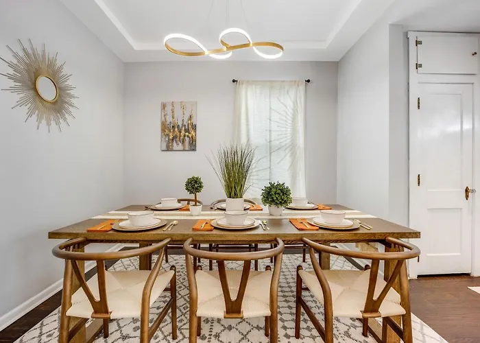 The Logandale: Huge Mid-century Home, Sleeps 15 *