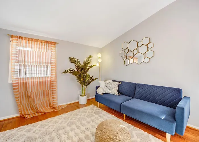 The Logandale: Huge Mid-century Home, Sleeps 15 *