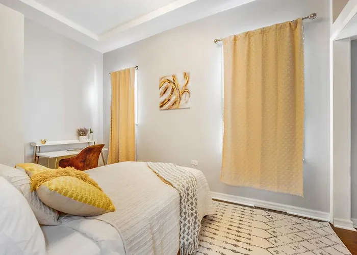 Holiday home The Logandale: Huge Mid-century Home, Sleeps 15